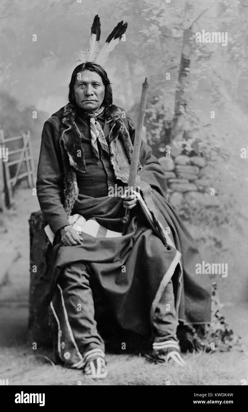 Chief Big Road, Abteilung der Oglala Lakota, war ein Traditionalist, der die Ghost Dance Bewegung angeschlossen. 1876 Große Straße kämpfte in der Schlacht am Little Bighorn gegen Custer während des Großen Sioux Krieg von 1876-1877 und verband Sitting Bull Exil in Kanada (BSLOC 2017 18 47) Stockfoto