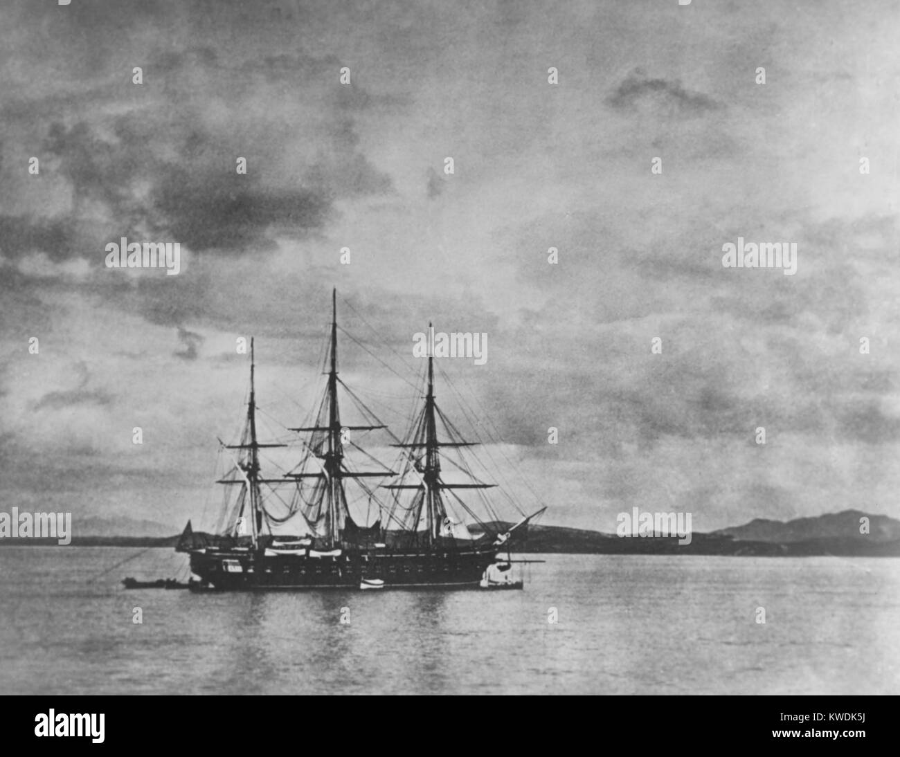 USS Fregatte Colorado in den Fluss Han, Korea, während die koreanischen Expedition von Mai-Juni 1871. Es war das Flaggschiff ein Geschwader auf der Suche nach wirtschaftlichen und diplomatischen Beziehungen mit dem Eremiten Königreich zu öffnen. Das Schiff war ein Dreimaster, Dampfbad, Schraube, fregatte im Jahr 1856 ins Leben gerufen. Foto von Felice Beato (BSLOC 2017 18 61) Stockfoto