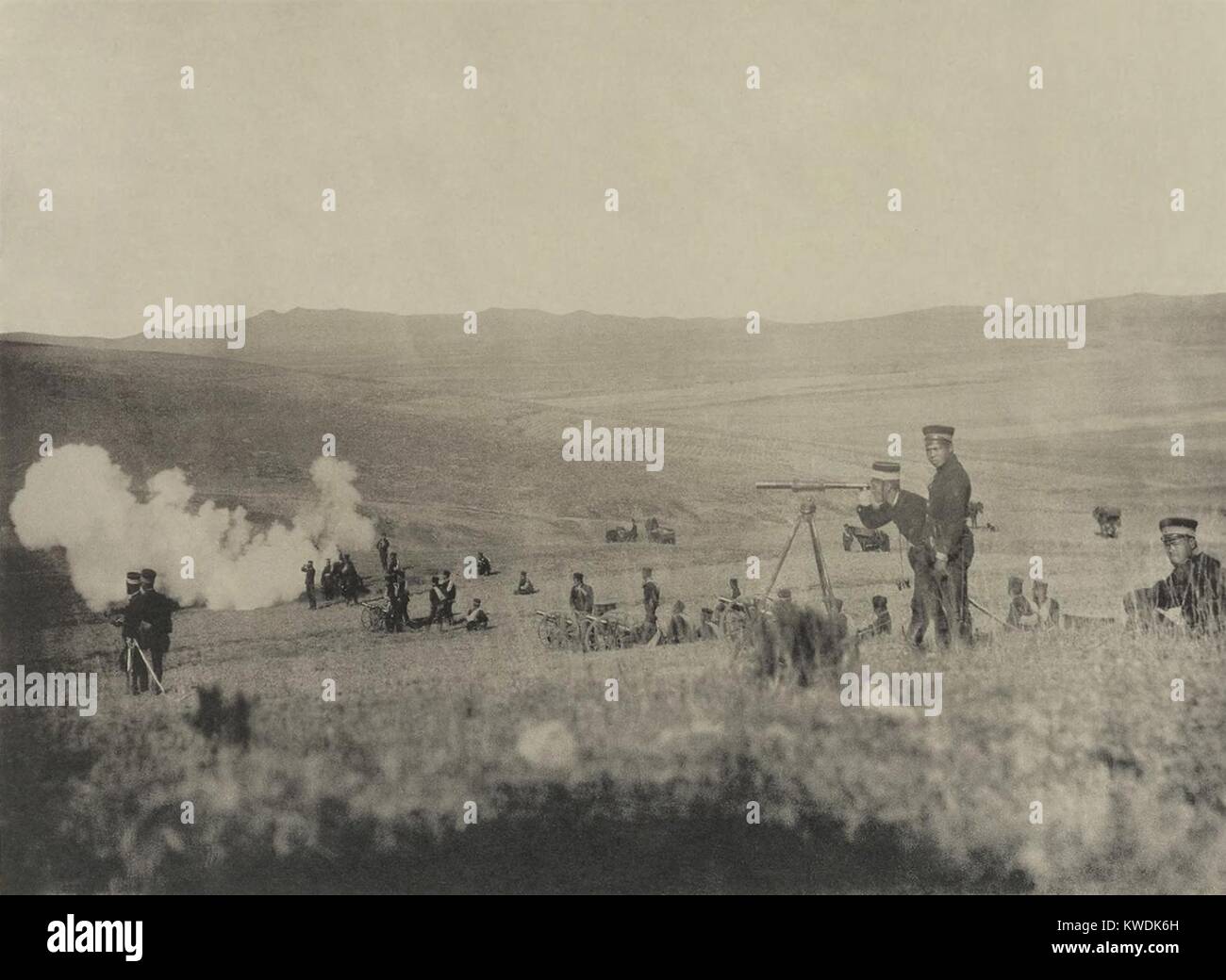 Japanische Berg Artillerie Angriff in der Nähe von Fongheatun, westlich von Port Arthur, Nov. 21, 1894. Die japanische Armee wurde organisiert und mit modernen europäischen Modellen ausgestattet. China war maßgeblich an der chinesisch-japanischen Krieg von 1894-95 besiegt (BSLOC 2017 18 80) Stockfoto