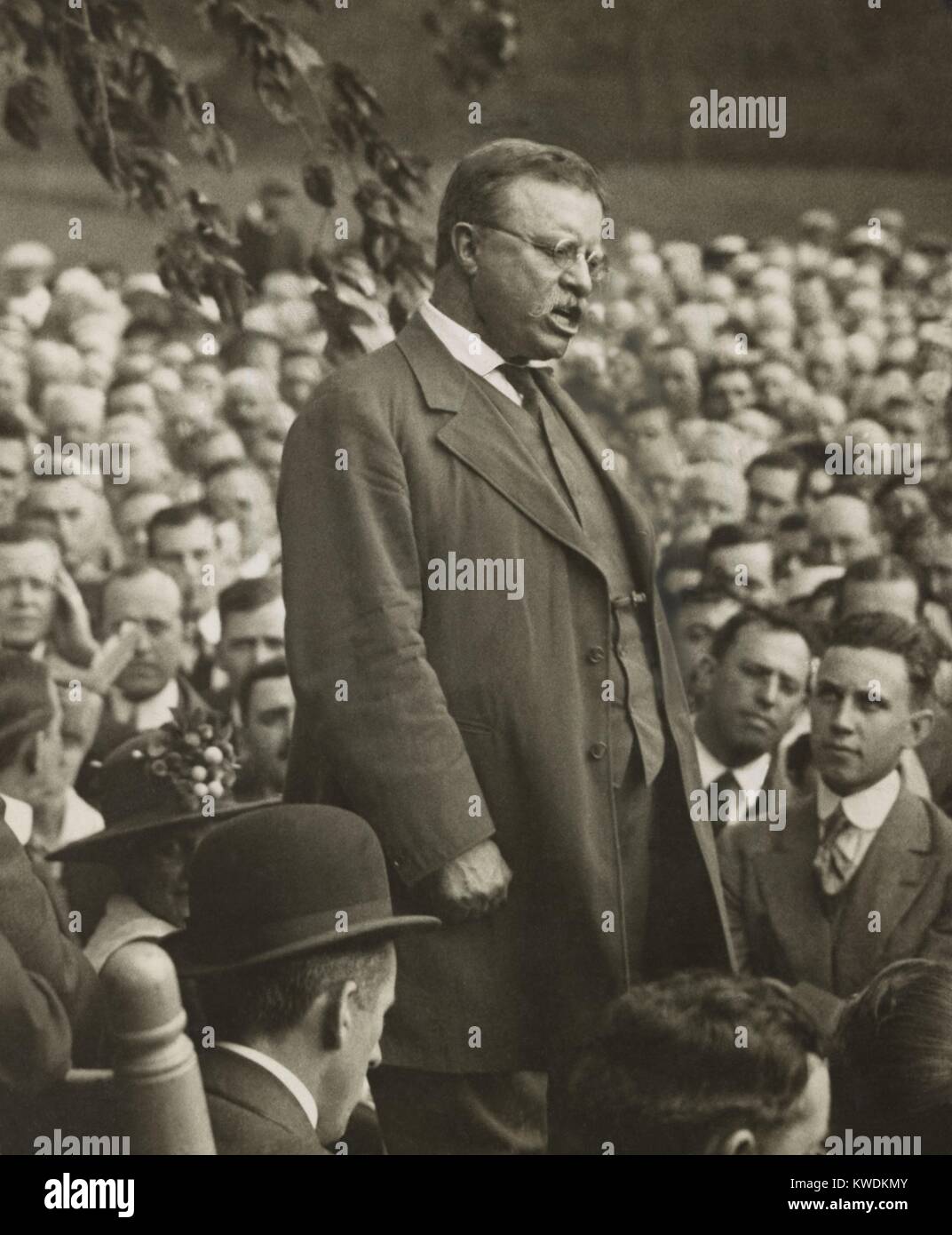 Oberst Theodore Roosevelt stumping für einen anderen Politiker, C. 1912-15. Lage unbekannter (BSLOC_2017_8_74) Stockfoto