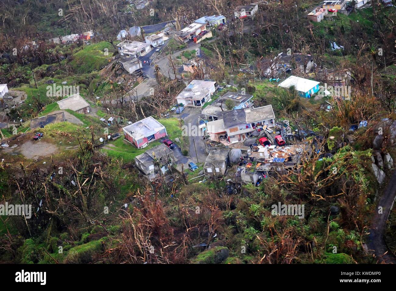Zerstörung von Häusern in Puerto Rico von National Guard aufklärungsflug gesehen, Sept. 23, 2017. Drei Tage zuvor, am Sept. 20, Hurrikan Maria hit Puerto Rico, was zu katastrophalen Schäden (BSLOC 2017 18 175) Stockfoto