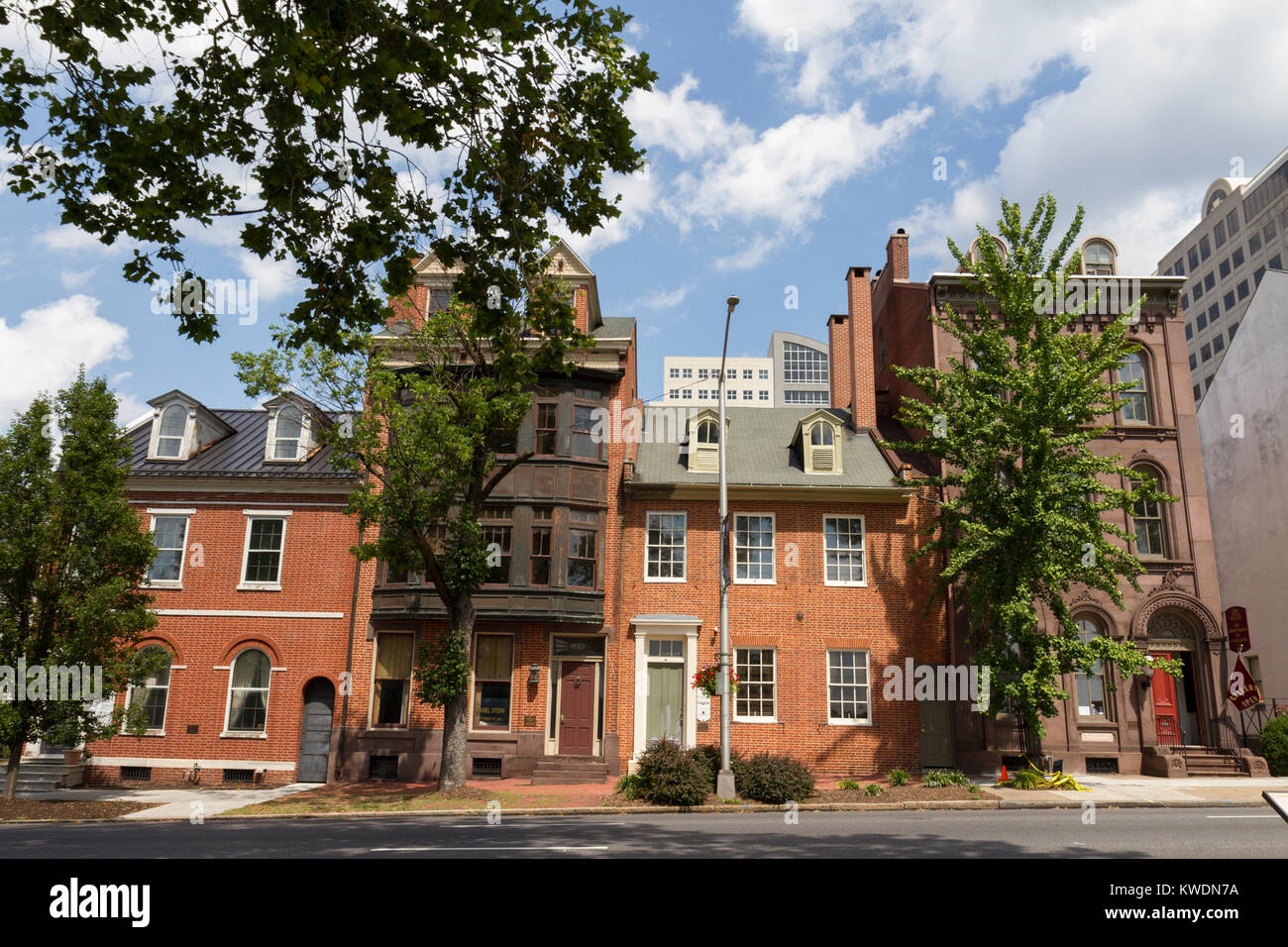 Die Gouverneure der Reihe historische Häuser, vor denen die Susquehanna River, Harrisburg, Pennsylvania, United States. Stockfoto