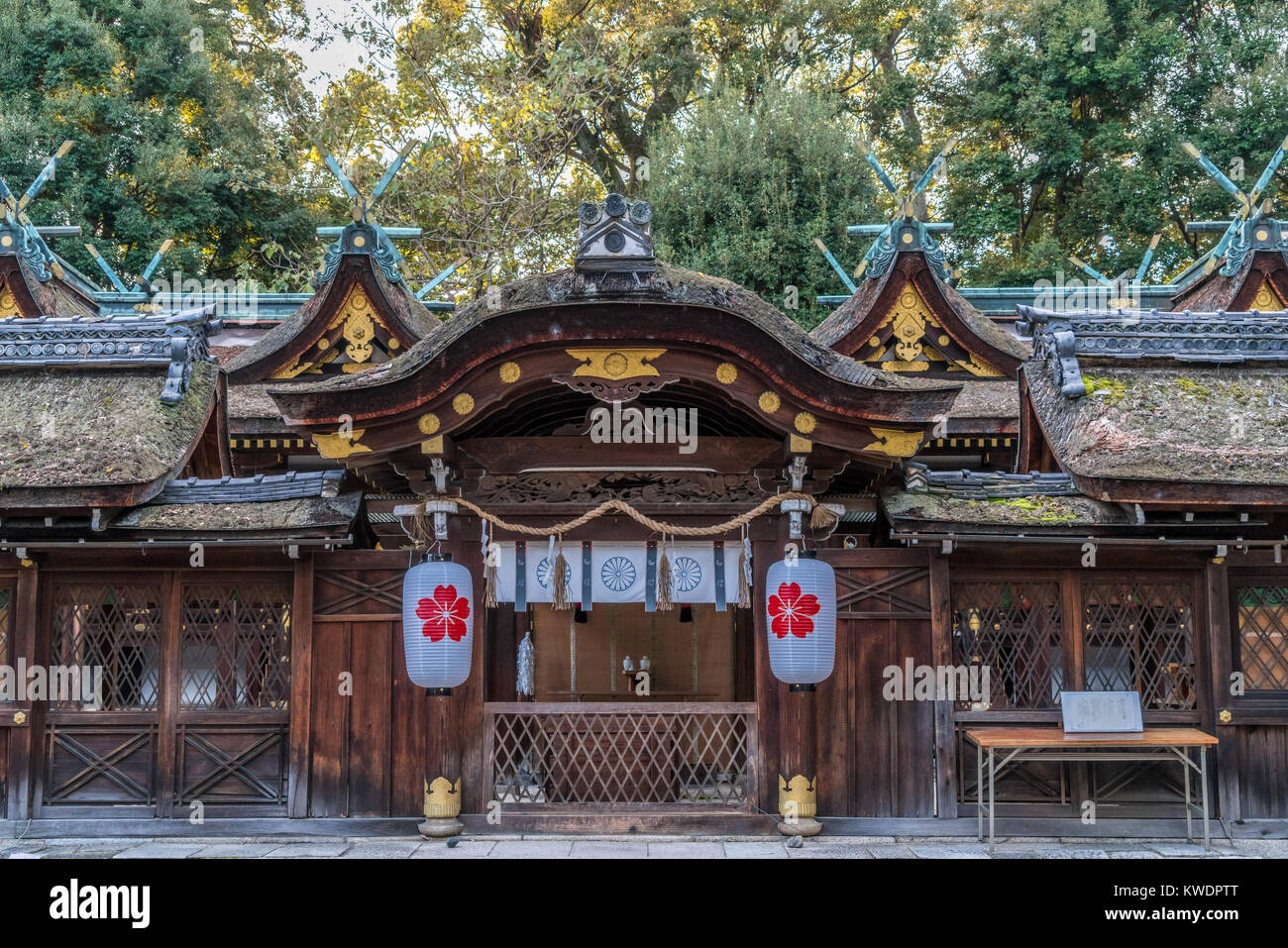 Hirano Jinja Shinto Schrein. Im 17. Jahrhundert erbaut, Kasuga Jinja Stil. Berühmt durch seine 500 Kirschbäume Garten. Verankert Imaki-no-kami, Kudo-no-kami, Fu Stockfoto