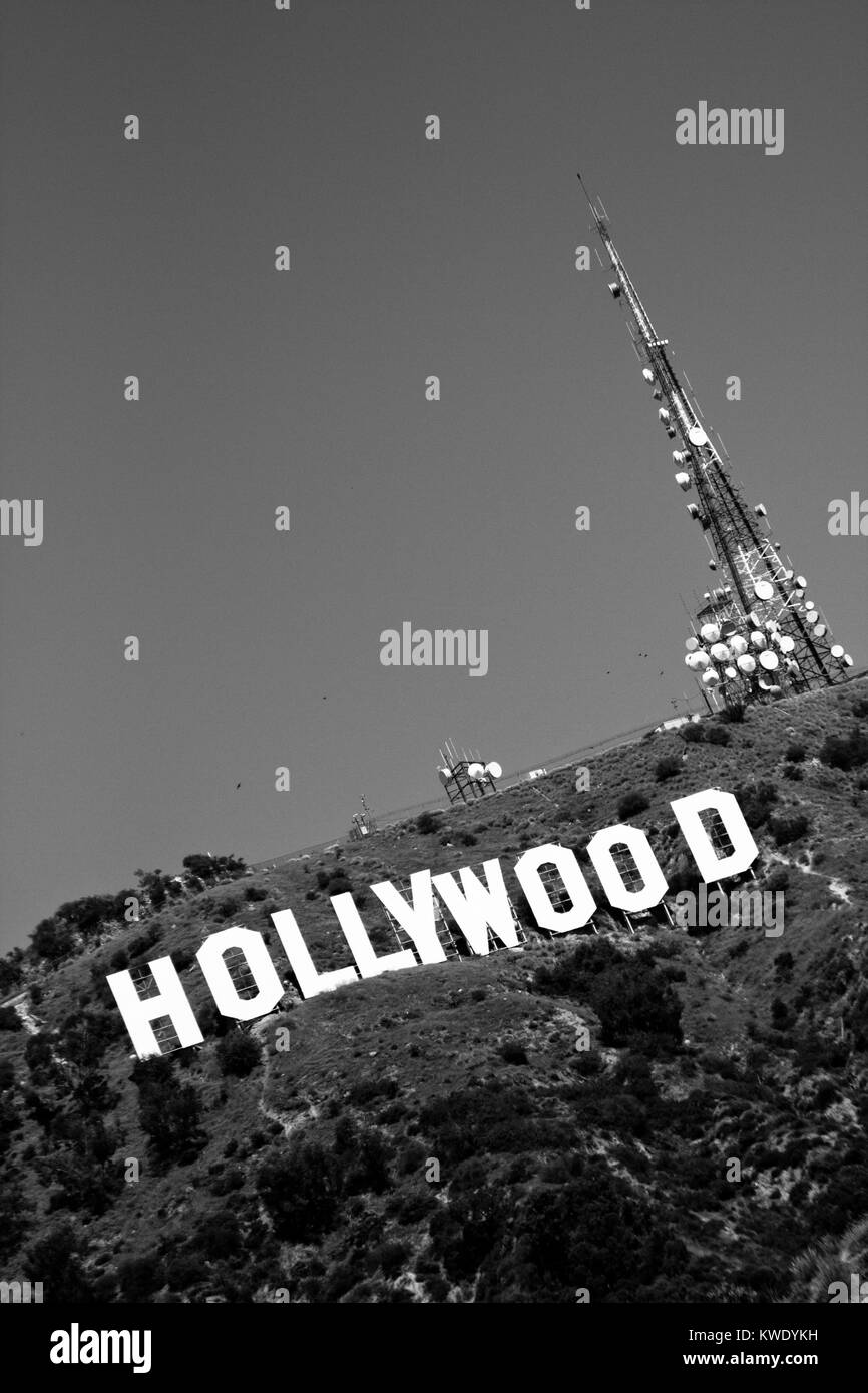 Das Hollywood Zeichen mit Blick auf Los Angeles. Die ikonischen Zeichen wurde ursprünglich im Jahre 1923 erstellt. Stockfoto