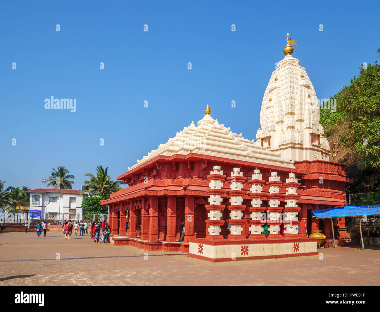 Ratnagiri, Indien - Dezember 28, 2017: Unbekannter touristische an Lord Ganesha Tempel in Ganpatipule, einer kleinen Stadt in der ratnagiri Bezirk auf t entfernt Stockfoto