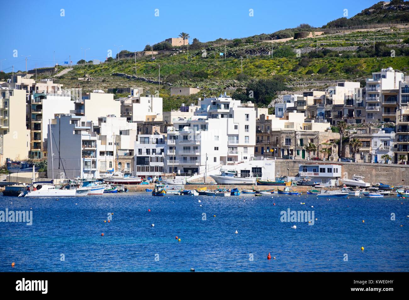 Blick auf den Hafen und die St. Pauls Bay, Xenxija Bay, San Pawl, Malta, Europa. Stockfoto