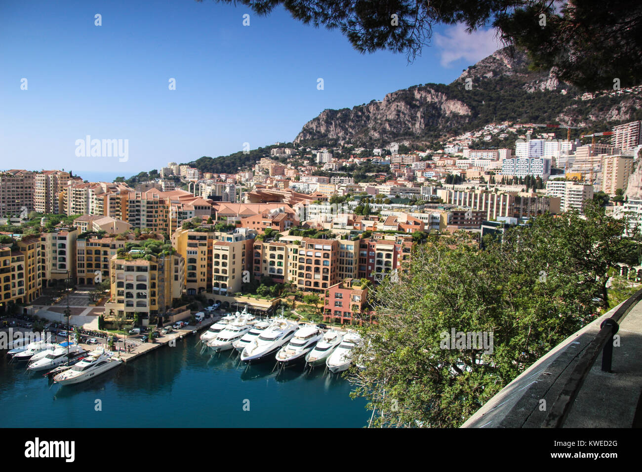 Blick auf den Hafen von Fontvieille, Cote d'Azur Stockfoto