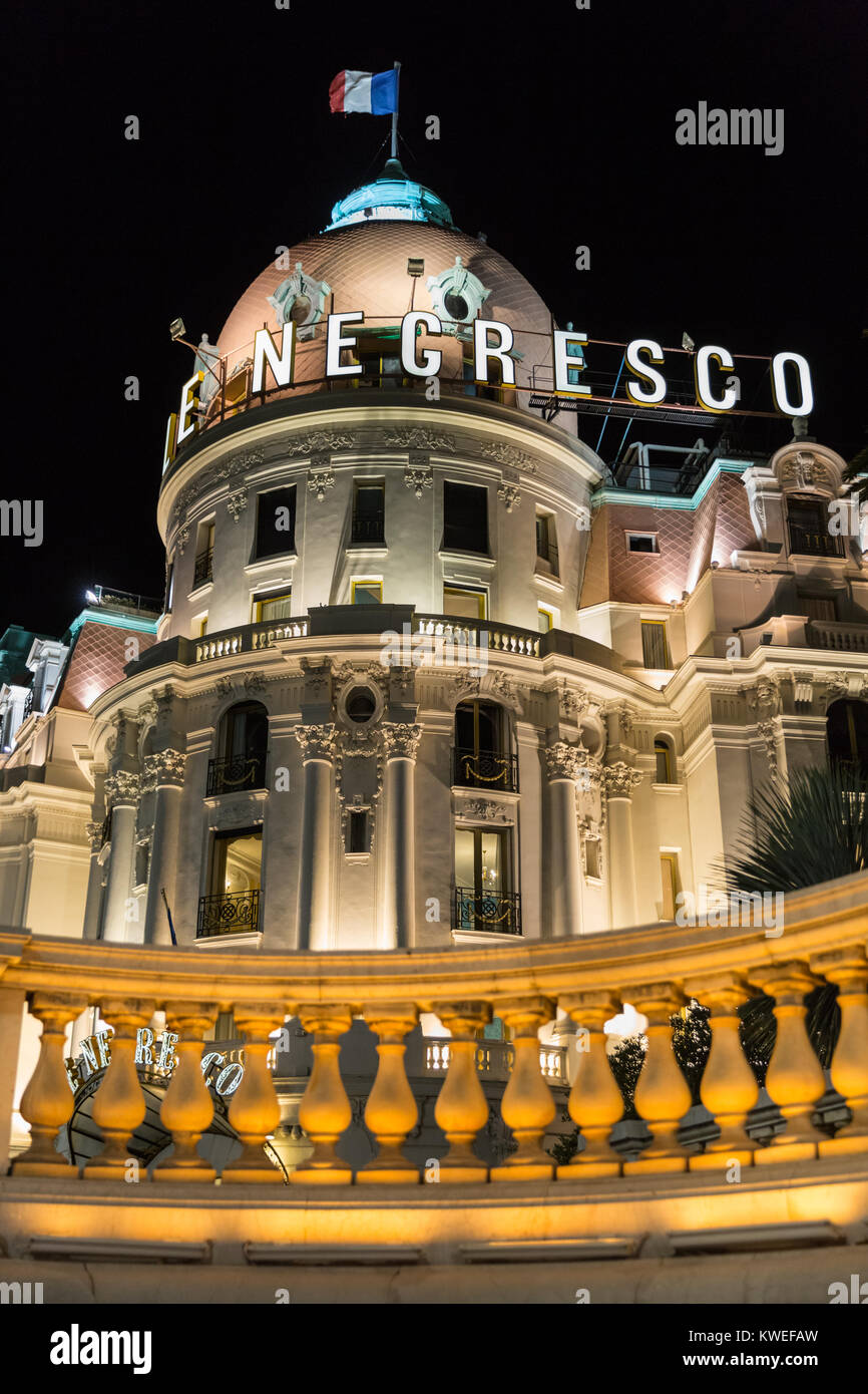 Die Außenfassade des berühmten Hotel Negresco bei Nacht, Nizza, Côte d'Azur, Frankreich Stockfoto