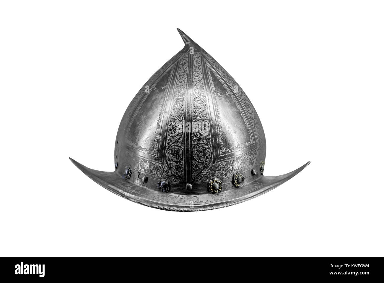 Antike Bügeleisen Helm auf Weiß isoliert. Stockfoto