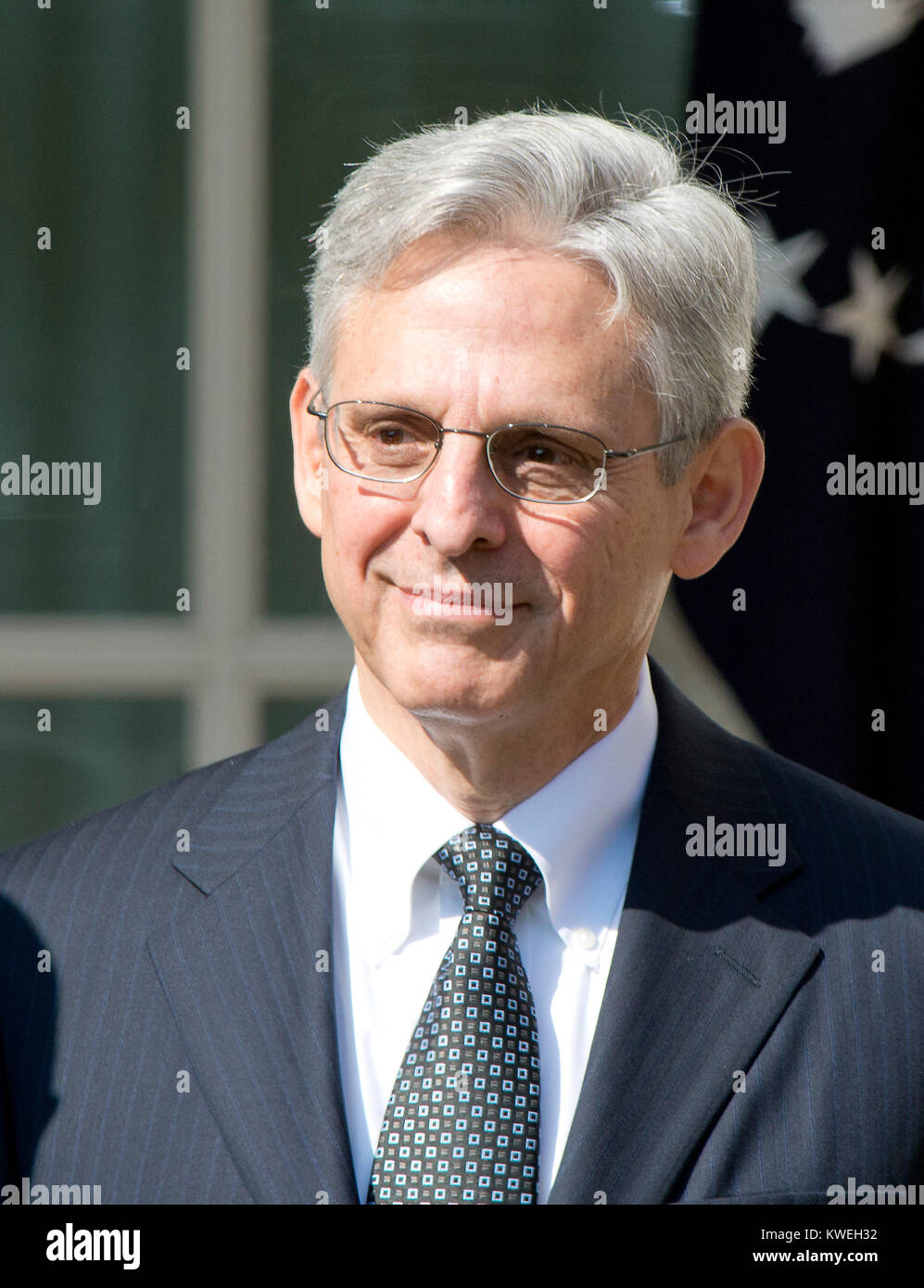 Richters Merrick Garland, Chief Justice für den US-Berufungsgericht für den Bezirk Columbia Circuit, hört als Präsidenten der Vereinigten Staaten Barack Obama ihn führt, als sein Kandidat der späten Associate Antonin Scalia auf dem Obersten Gerichtshof der USA im Rosengarten des Weißen Hauses in Washington, D.C., am Mittwoch, 16. März 2016 zu ersetzen. Credit: Ron Sachs/CNP/MediaPunch Stockfoto