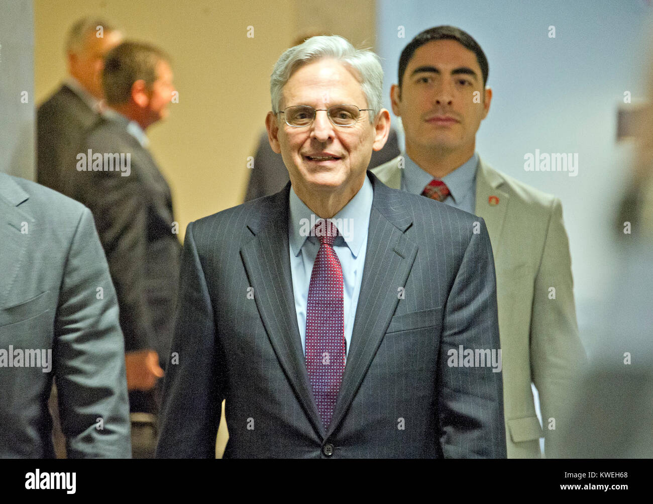 Richters Merrick Garland, Chief Justice für die, Berufungsgericht der USA für den District of Columbia Circuit, die US-Präsident Barack Obama ist die Auswahl der späten Associate Antonin Scalia auf das Oberste Gericht der USA zu ersetzen, kommt für ein Foto op und Gespräch mit US-Senator Joe Manchin III (Demokrat von West Virginia) im Büro des Senators auf dem Capitol Hill in Washington, DC am Dienstag, 5. April 2016. Credit: Ron Sachs/CNP/MediaPunch Stockfoto