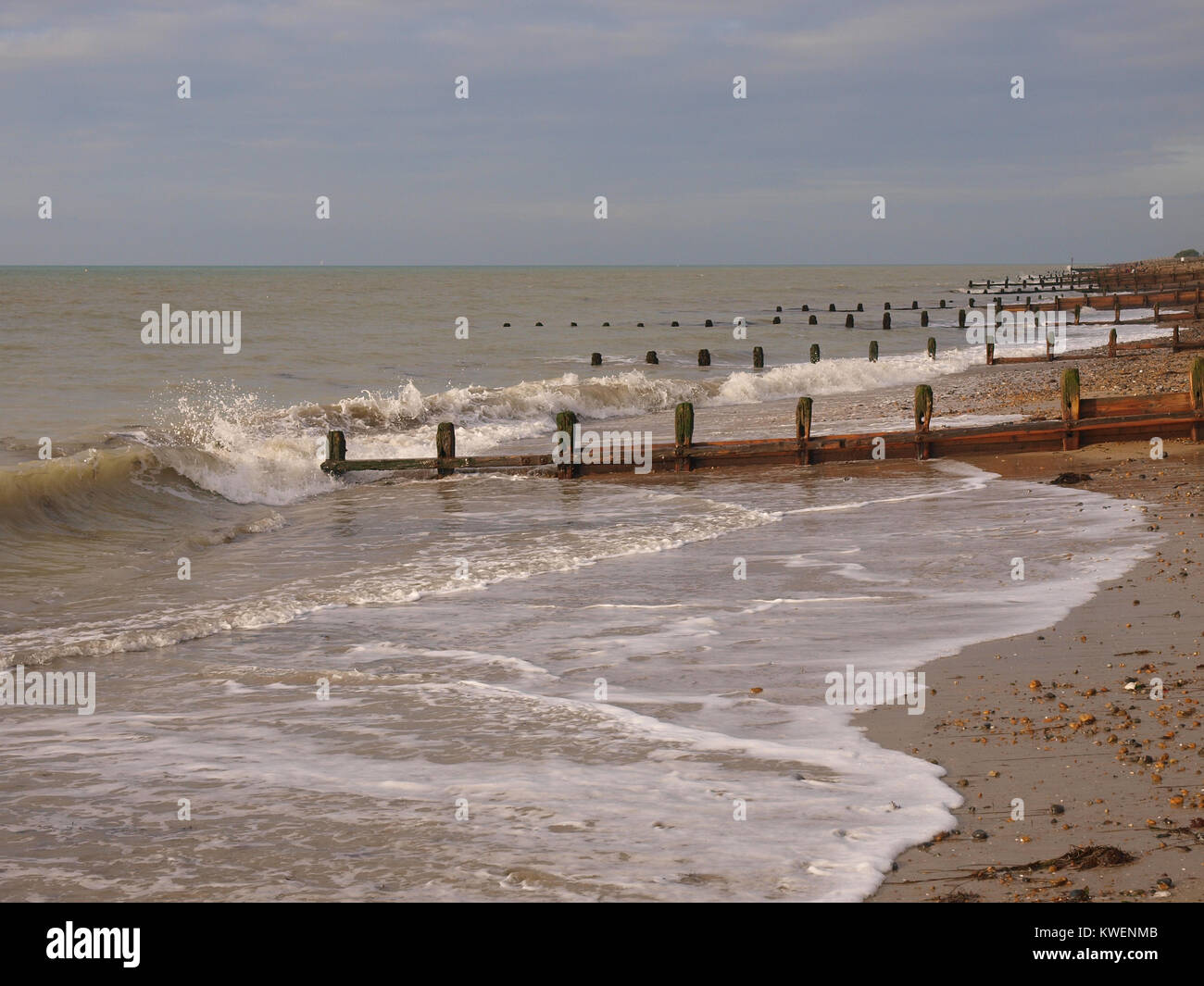 Meer und Leisten auf einem Strand Stockfoto