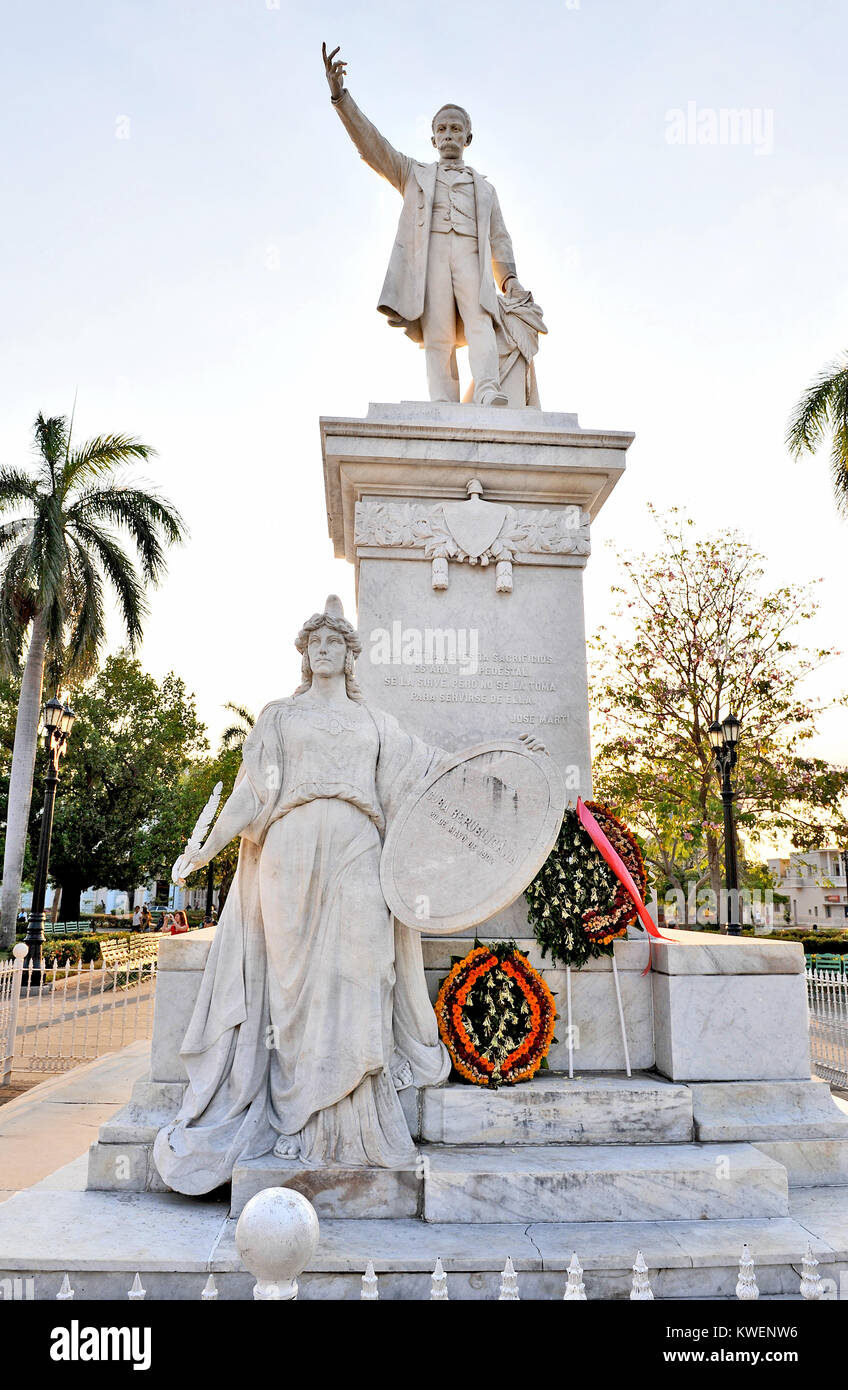 CIENFUEGOS, Kuba, 8. Mai 2009. Die Statue von Jose Marti im zentralen Teil von Cienfuegos, Kuba, am 8. Mai 2009. Stockfoto