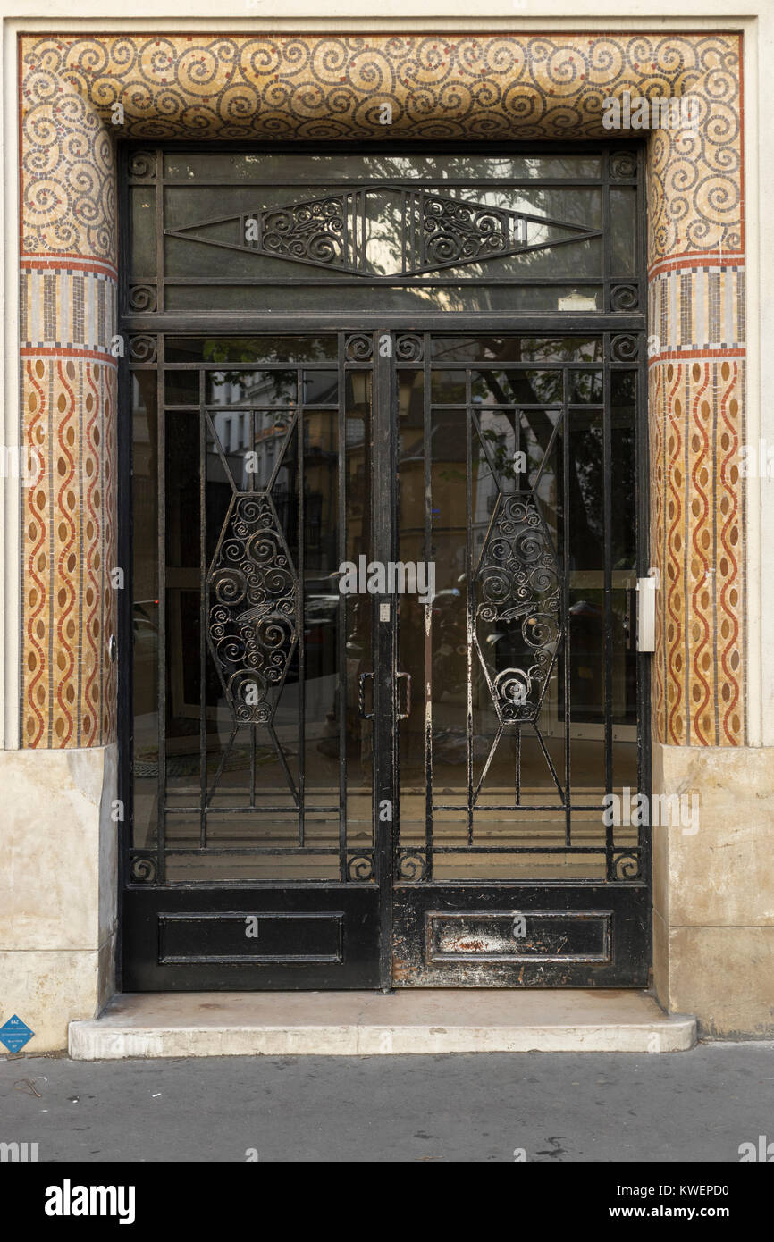 Schmiedeeisen und Glas Tür, Paris, Frankreich Stockfoto