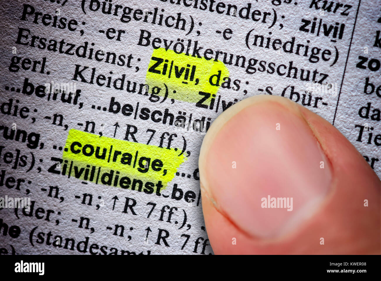 Das Wort Mut Der Uberzeugungen In Einem Worterbuch Das Wort Zivilcourage In Einem W Rterbuch Das Wort Zivilcourage In Einem Woerterbuch Stockfotografie Alamy