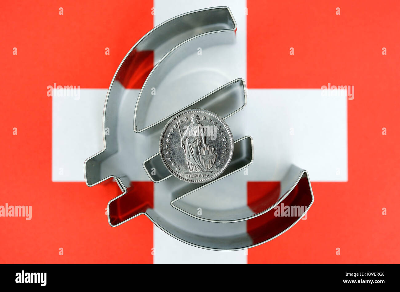 Schweizer Franken auf Eurosign und Schweiz Flagge, Ende des Studiengangs Franken-zumindest auf den Euro, Schweizer Franken Auf Eurozeichen Und Schweiz-Fahne, Beend Stockfoto