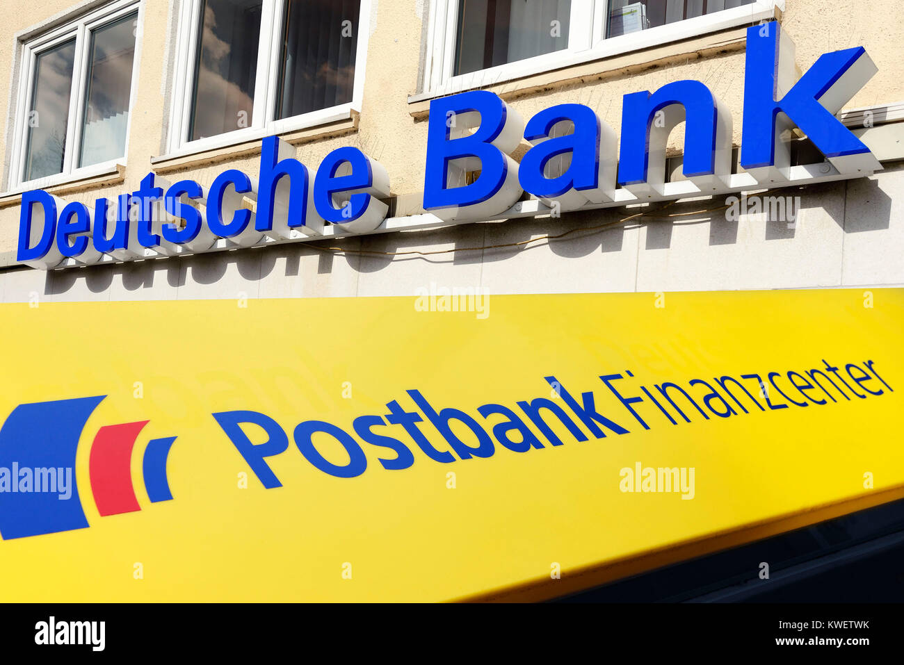 Die deutsche Bank trennt sich von der Postbank, symbolische Foto Deutsche Bank Trennt Sich von der Postbank, Symbolfoto Stockfoto