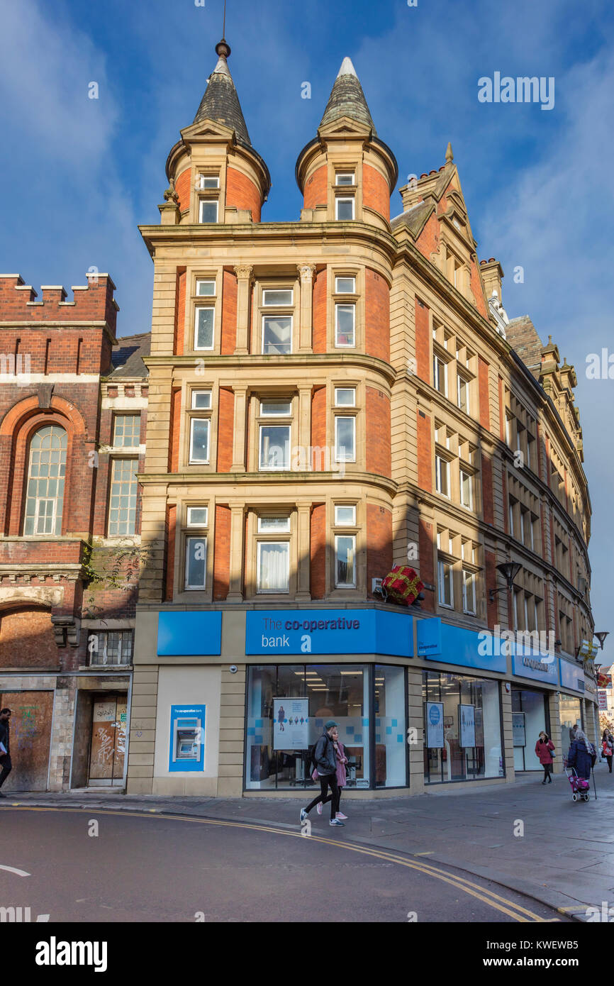 Barclays Bank im Winter Sonne im Zentrum von Sheffield, South Yorkshire, Großbritannien Stockfoto