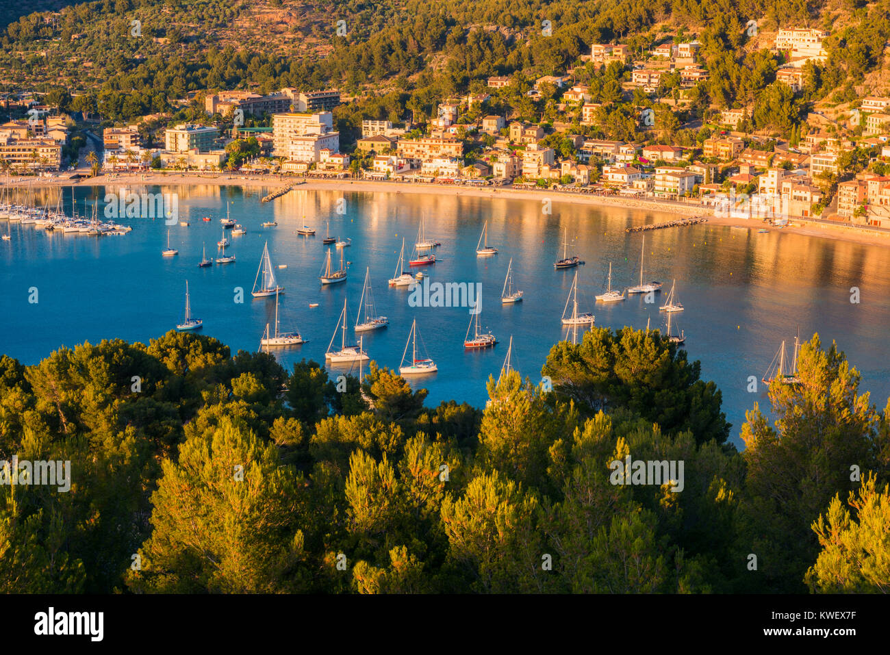 Boote und Marina in Port de Soller Mallorca Spanien Stockfoto