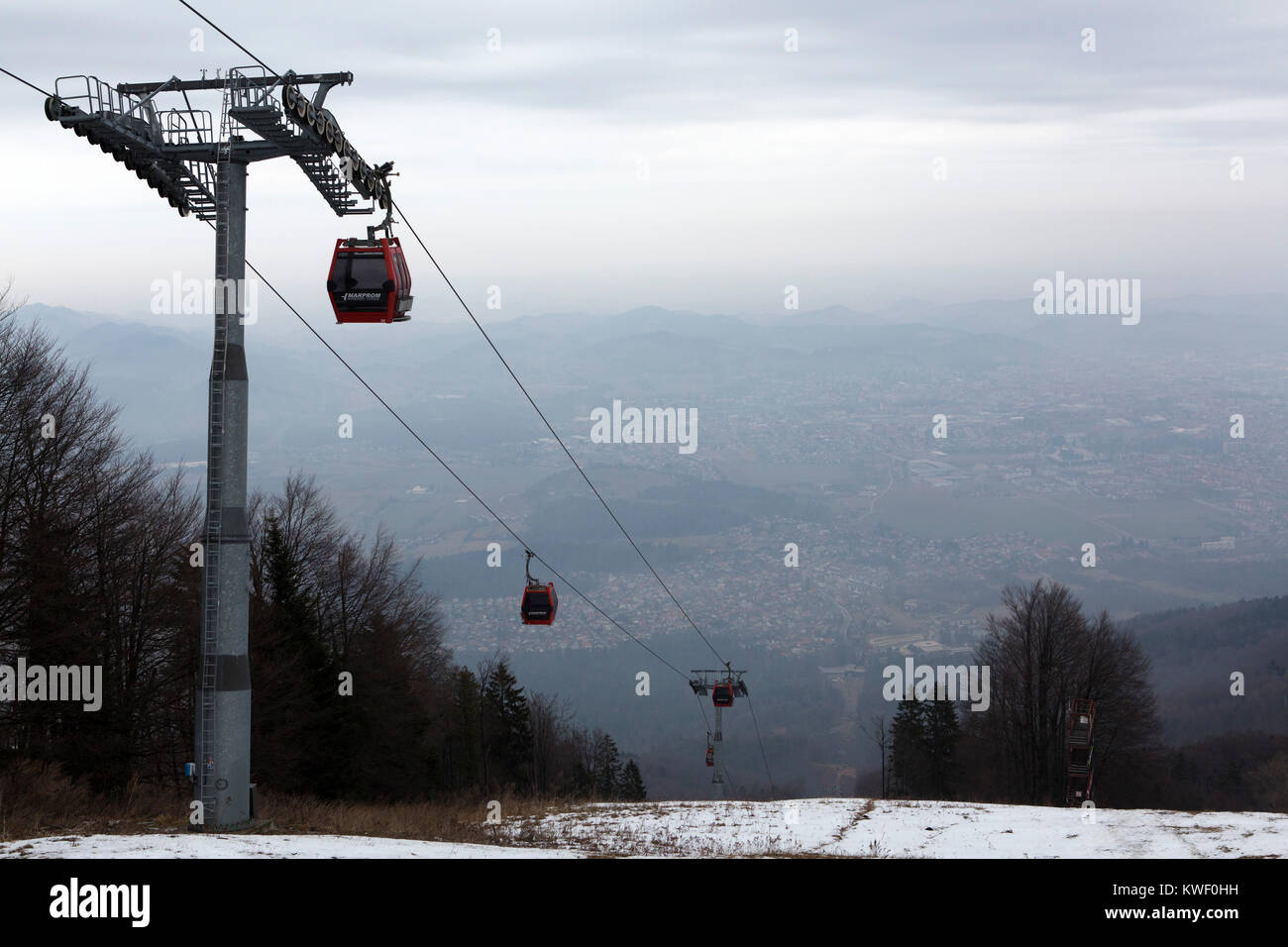 Eine Seilbahn in der Pohorje Berge in der Nähe von Maribor Slowenien. Das System transportiert