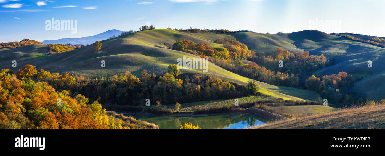 Beeindruckende Herbst Landschaft Crete Senesi, Toskana, Italien. Stockfoto