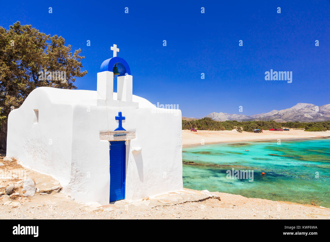 Traditionelle weiße Kirche auf der Insel Naxos, Kykladen, Griechenland. Stockfoto