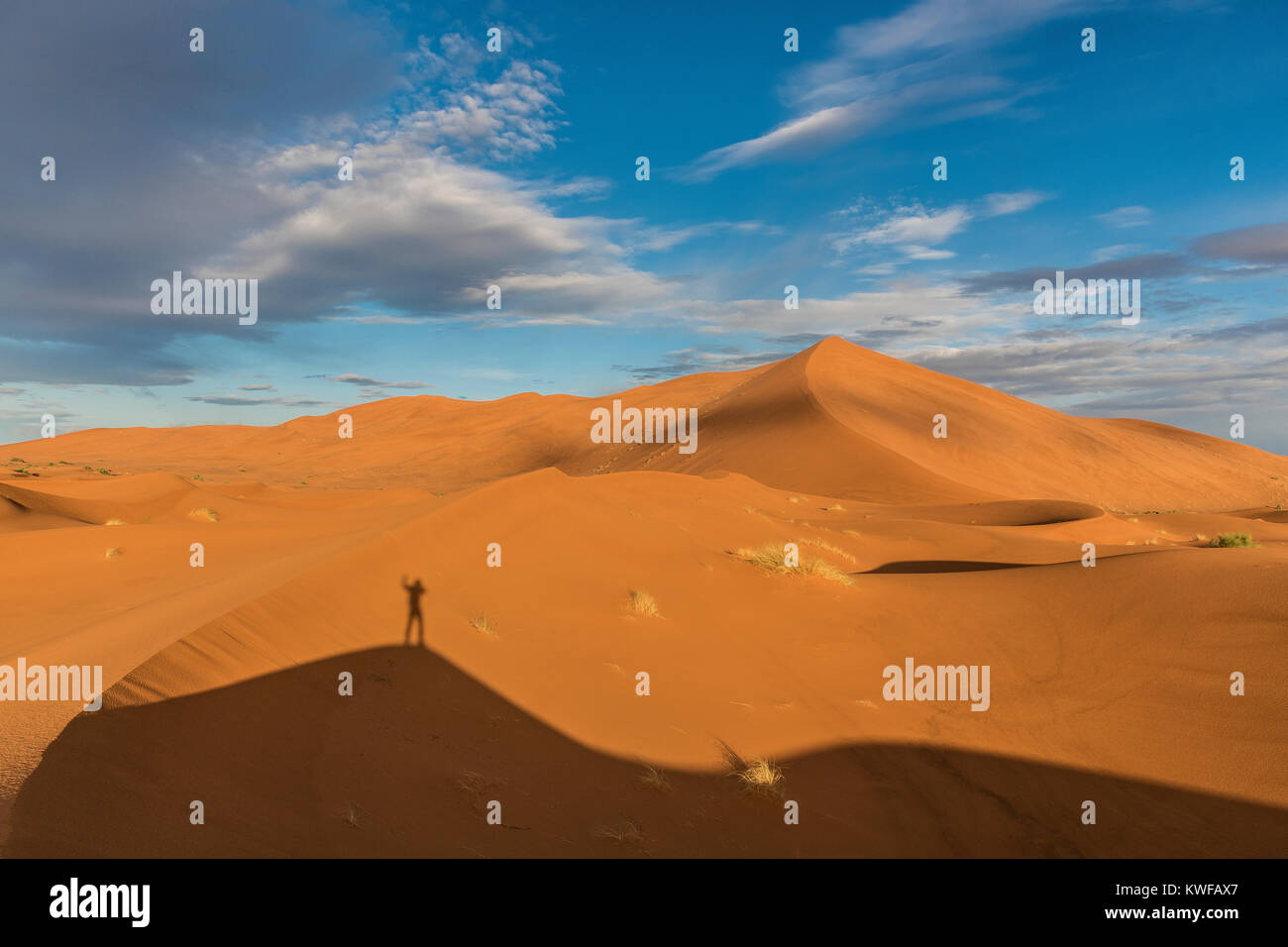 Sand dune Formationen in der Sahara in der Nähe von Zagora, Marokko. Stockfoto