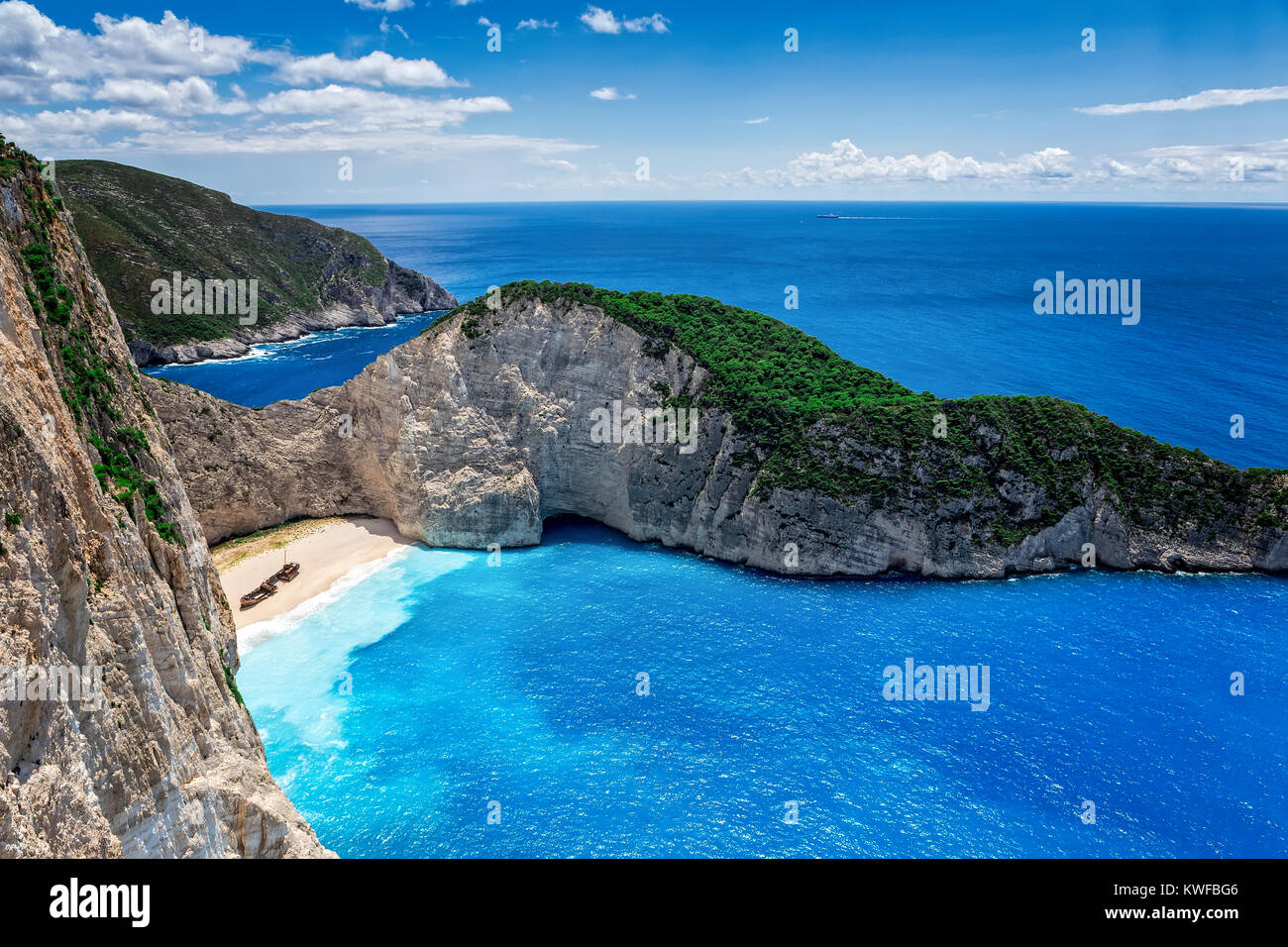 Navagio (Schiffbruch) Strand der Insel Zakynthos, Griechenland. Navagio Strand ist eine beliebte Attraktion für Touristen besuchen die Insel Zakynthos. Die besten Stockfoto