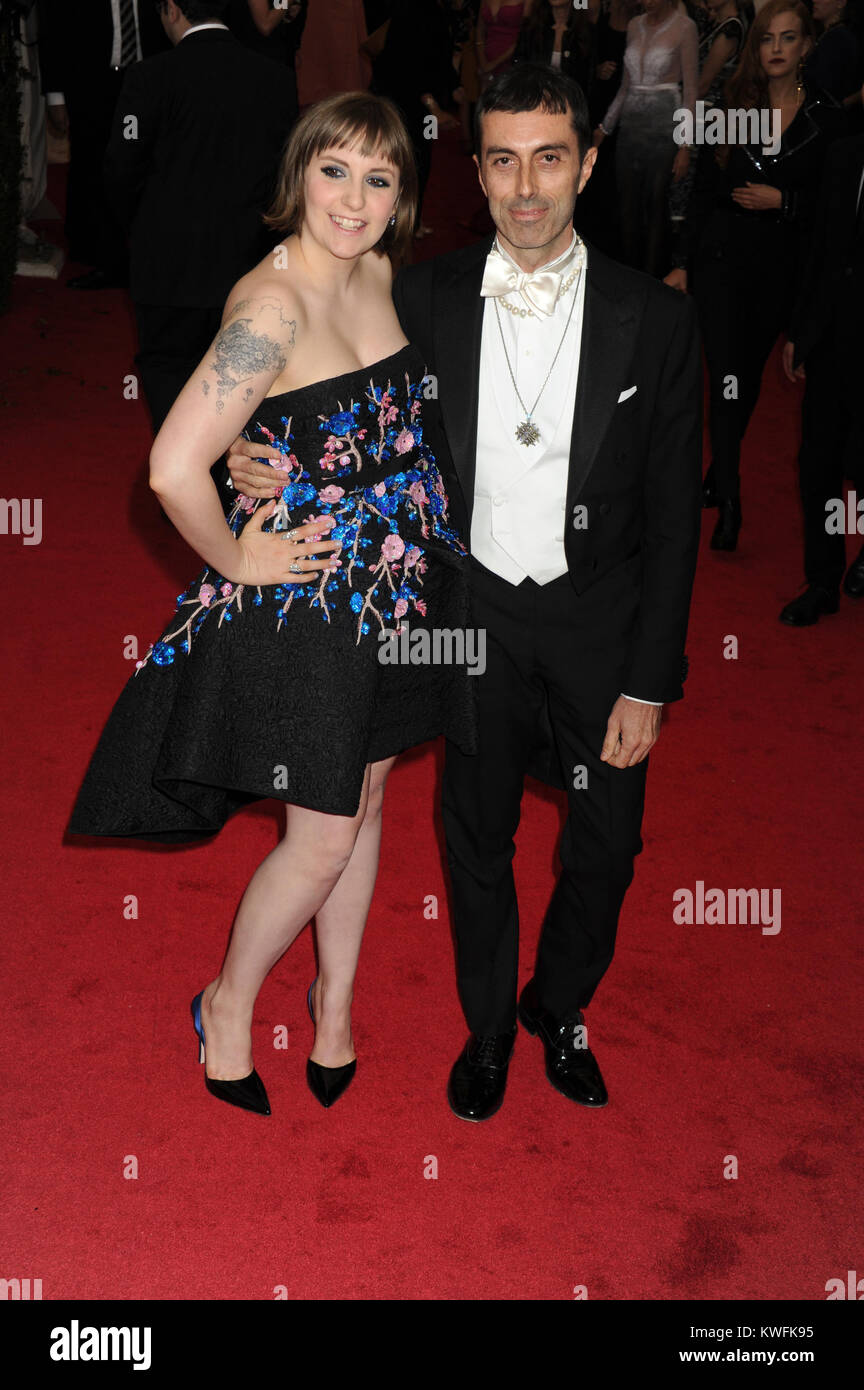 NEW YORK, NY-MAI 05: Lena Dunham Jack Antonoff besucht." Charles James: Jenseits der Mode' Costume Institute Gala im Metropolitan Museum der Kunst am 5. Mai 2014 in New York City. Personen: Lena Dunham Jack Antonoff Stockfoto