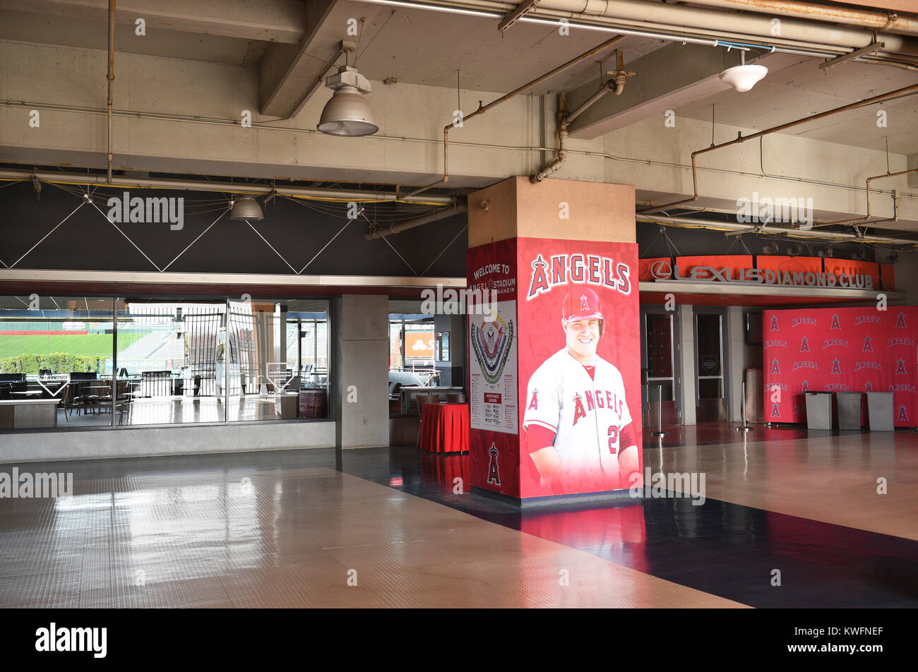 ANAHEIM, Ca - 17. MÄRZ 2017: Angel Stadium Lexus Diamond Club Lounge auf der Home Plate Eingang. In Orange County das Stadion ist die Heimat des MLB Lo Stockfoto