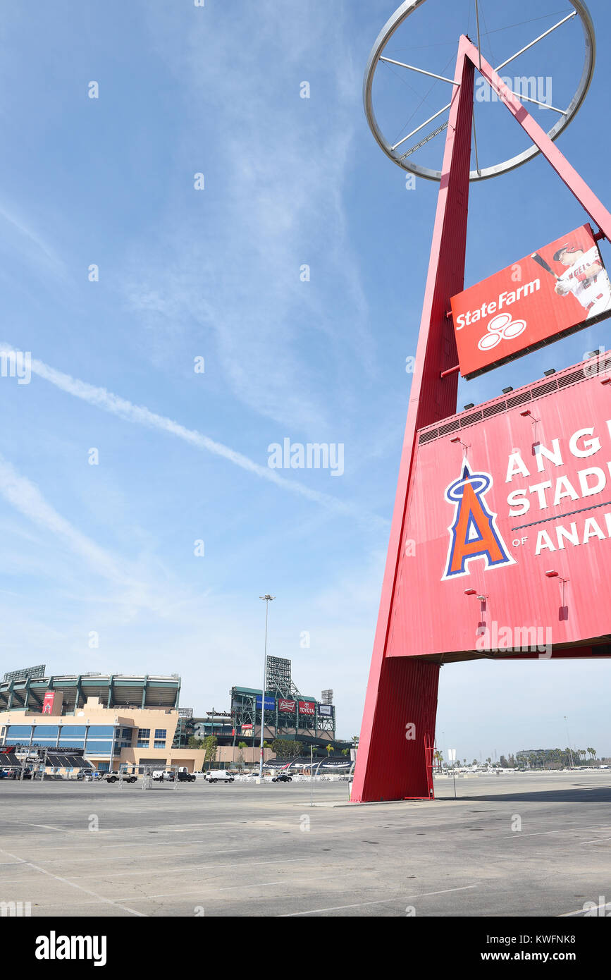 ANAHEIM, Ca - 17. MÄRZ 2017: Angel Stadium und die Großen A. in Orange County das Stadion ist die Heimat des MLB Los Angeles Engel von Anaheim. Stockfoto