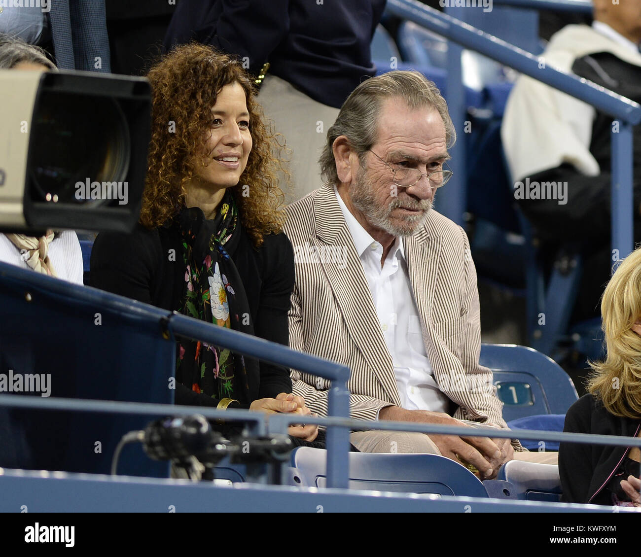 FLUSHING, NY - 05. SEPTEMBER: Dawn Laurel-Jones Tommy Lee Jones Tag elf der 2013 US Open an USTA Billie Jean King National Tennis Center September 5, 2013 in der Nähe der Queens Borough von New York City. Personen: Dawn Laurel-Jones Tommy Lee Jones Stockfoto