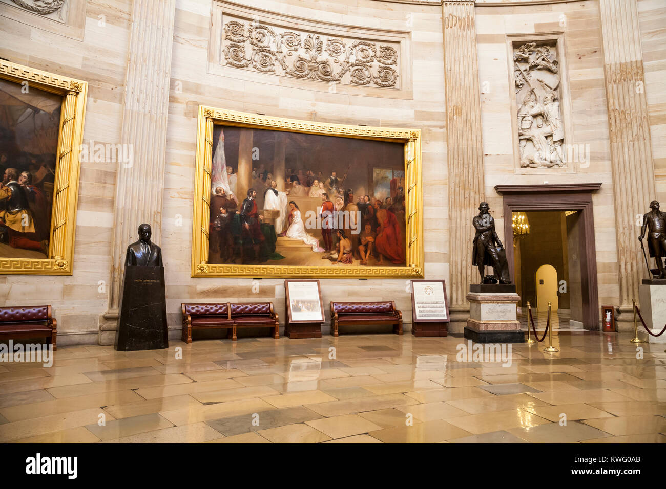 Die Taufe von Pocahontas die Malerei des amerikanischen Künstlers John G. Chapman hing in der US Capitol Rotunde, Washington DC, USA Stockfoto