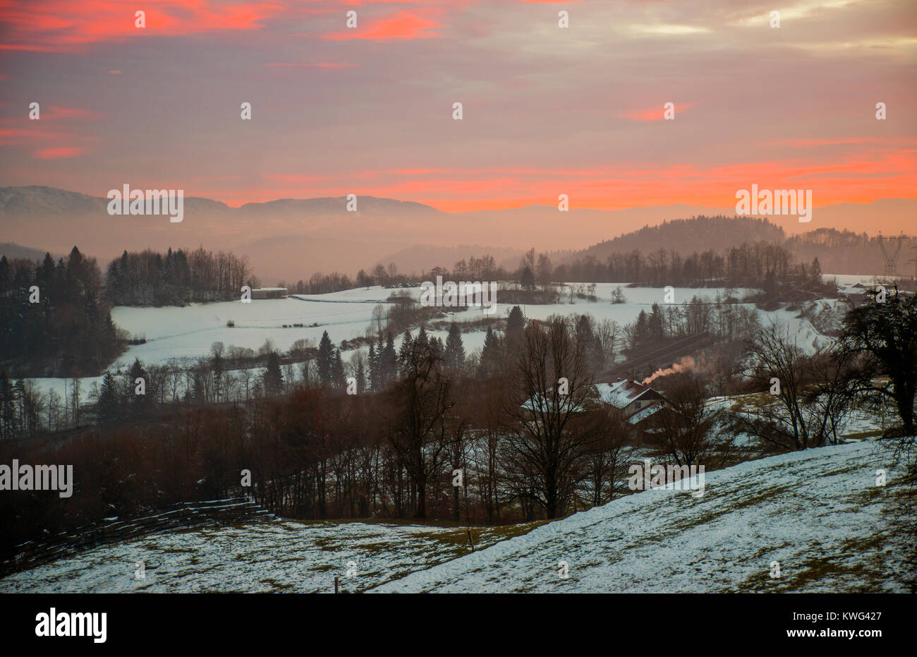 Winter Sonnenuntergang in der Nähe von Lukovica, Slowenien Stockfoto