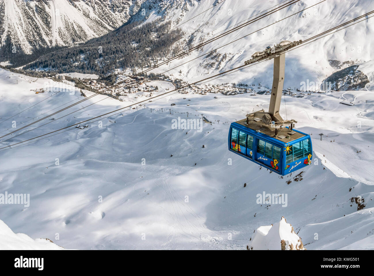 Arosa Seilbahn zum Skigebiet Arosa bis zu Weisshorn Peak im Winter, Schweiz Stockfoto
