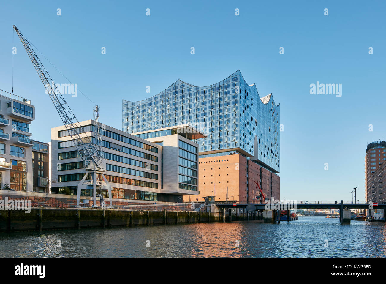 Elbphilharmonie, Konzertsaal von den Architekten Herzog und de Meuron an der Elbe, HafenCity, Hamburg, Deutschland. Stockfoto