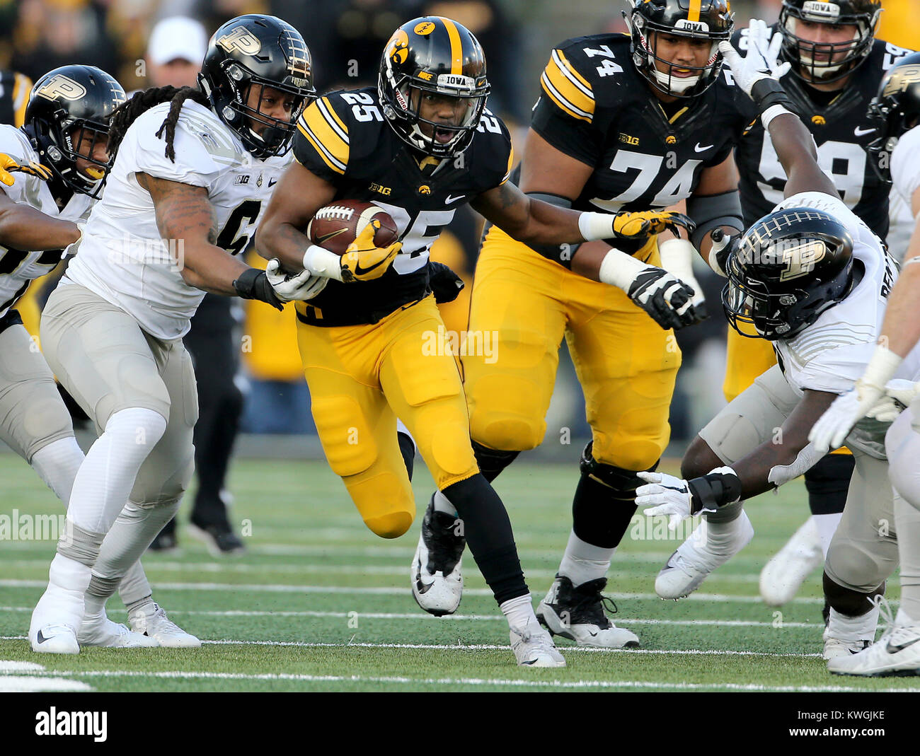 Iowa City, Iowa, USA. 18 Nov, 2017. Samstag, November 18, 2017, während der ersten Hälfte Aktion am Kinnick Stadium in Iowa City. Quelle: John Schultz/Viererkabel - Zeiten/ZUMA Draht/Alamy leben Nachrichten Stockfoto