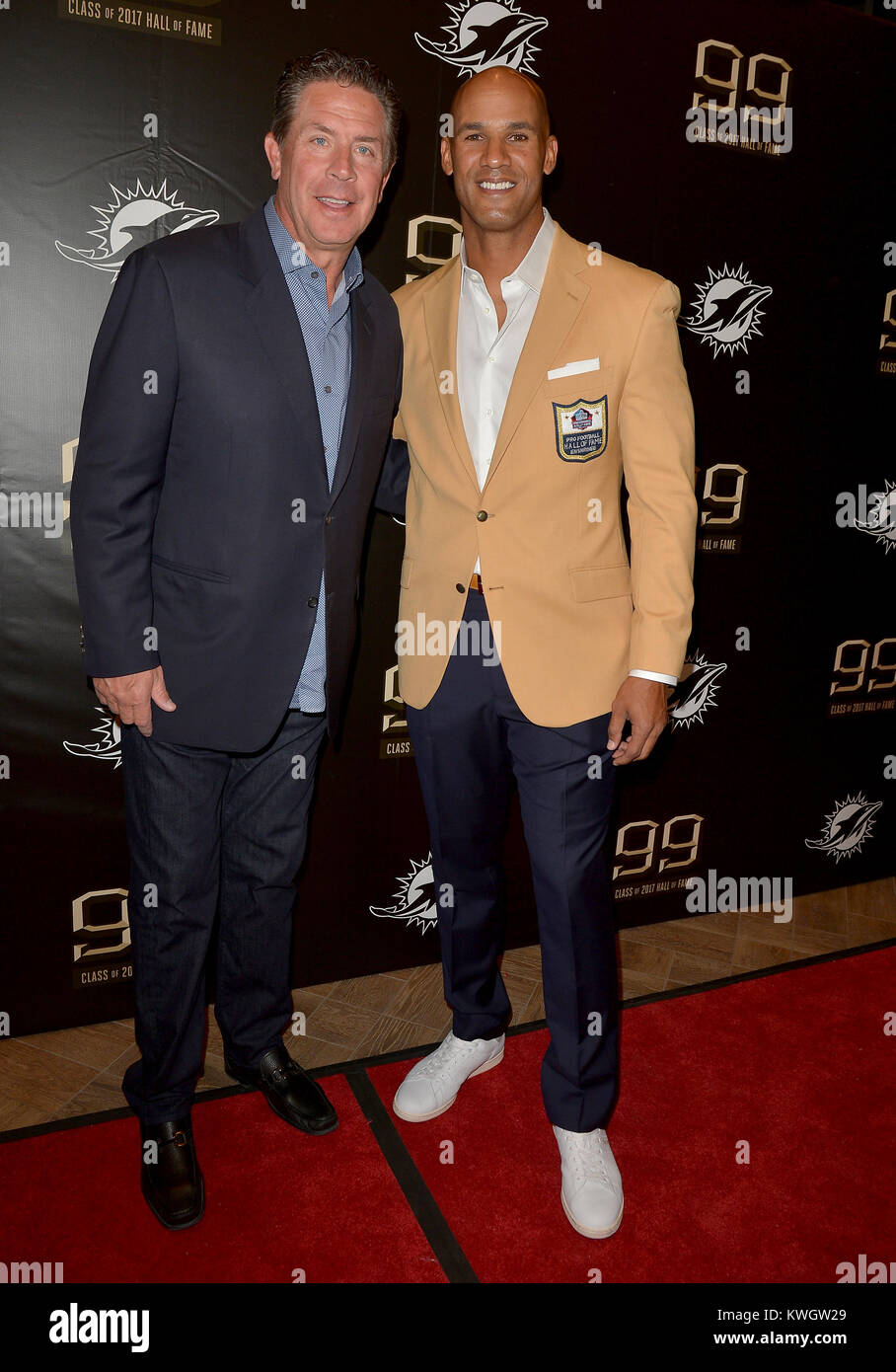 Miami Dolphins' Hall of Fame Feier "hosting Jason Taylor im Hard Rock Stadion in Miami Gardens, Florida. Mit: Dan Marino, Jason Taylor Wo: Miami Gardens, Florida, United States Wenn: 02 Dez 2017 Credit: JLN Fotografie/WENN.com Stockfoto