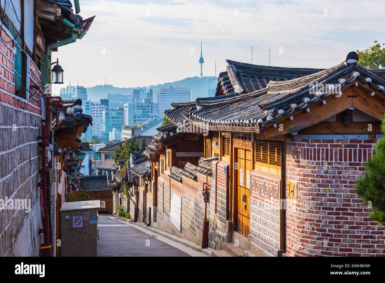 Sonnenaufgang von das Dorf Bukchon Hanok in Seoul, Südkorea. Stockfoto