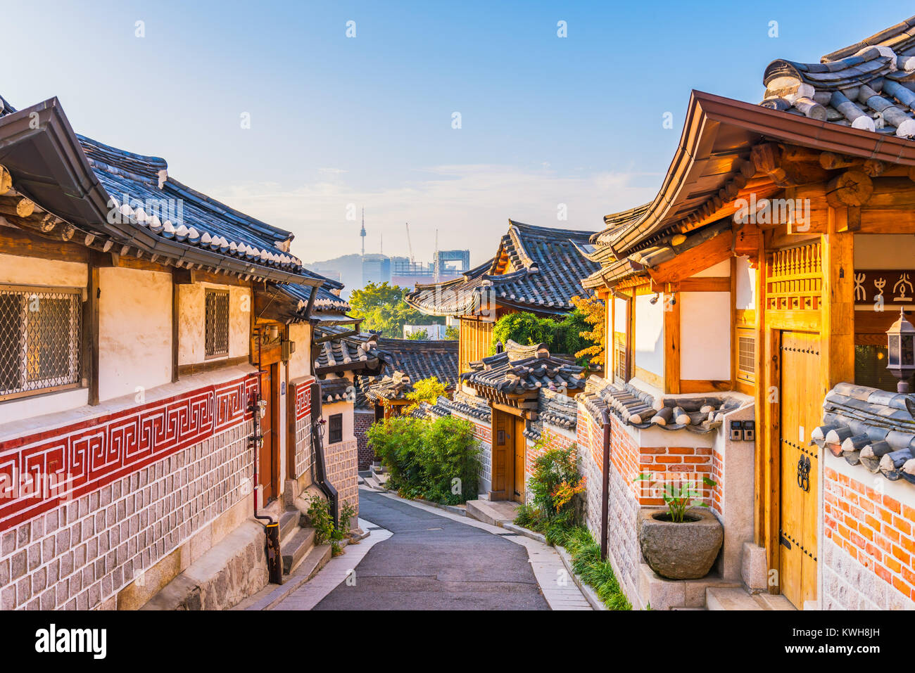 Sonnenaufgang von das Dorf Bukchon Hanok in Seoul, Südkorea. Stockfoto