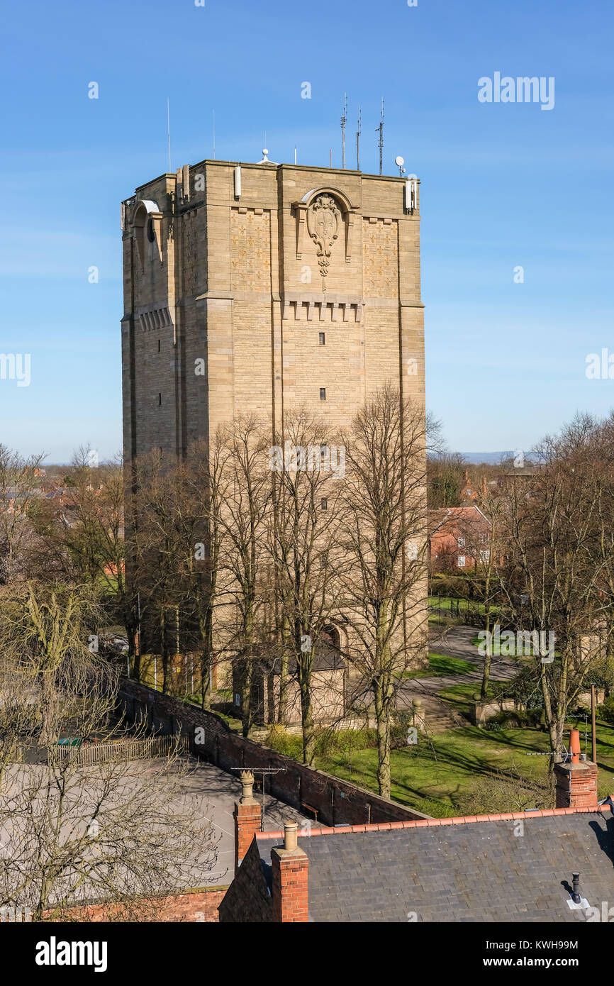 Eine Ansicht von Westgate Wasserturm, Westgate, Lincoln, Lincolnshire, England, aus dem Midieval Mauer gehen, Lincoln Castle und Gefängnis Museum. Stockfoto