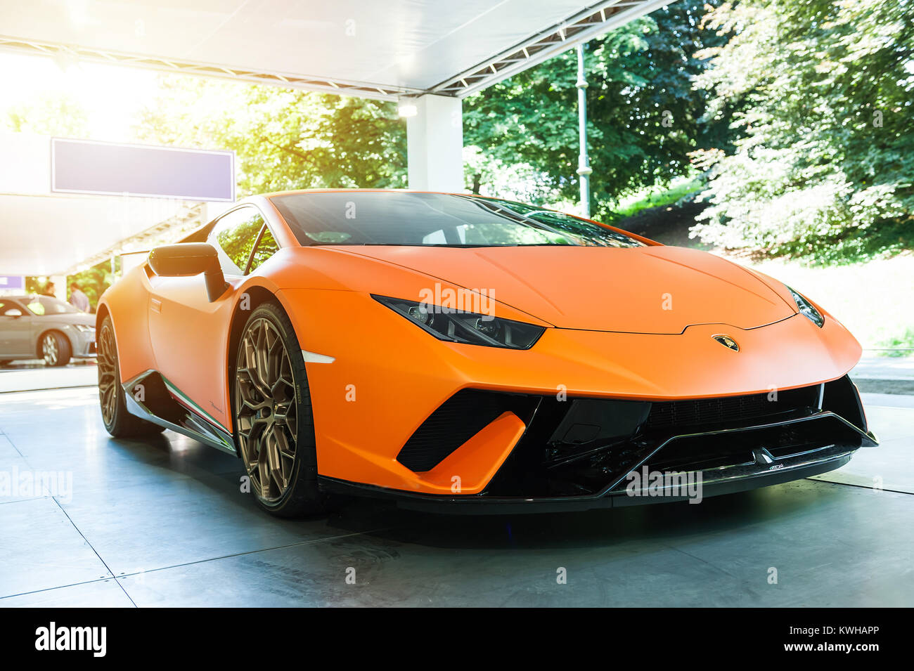 Turin - 08 Juni 2017: Showroom. In der Nähe der neuen Lamborghini Huracan Stockfoto