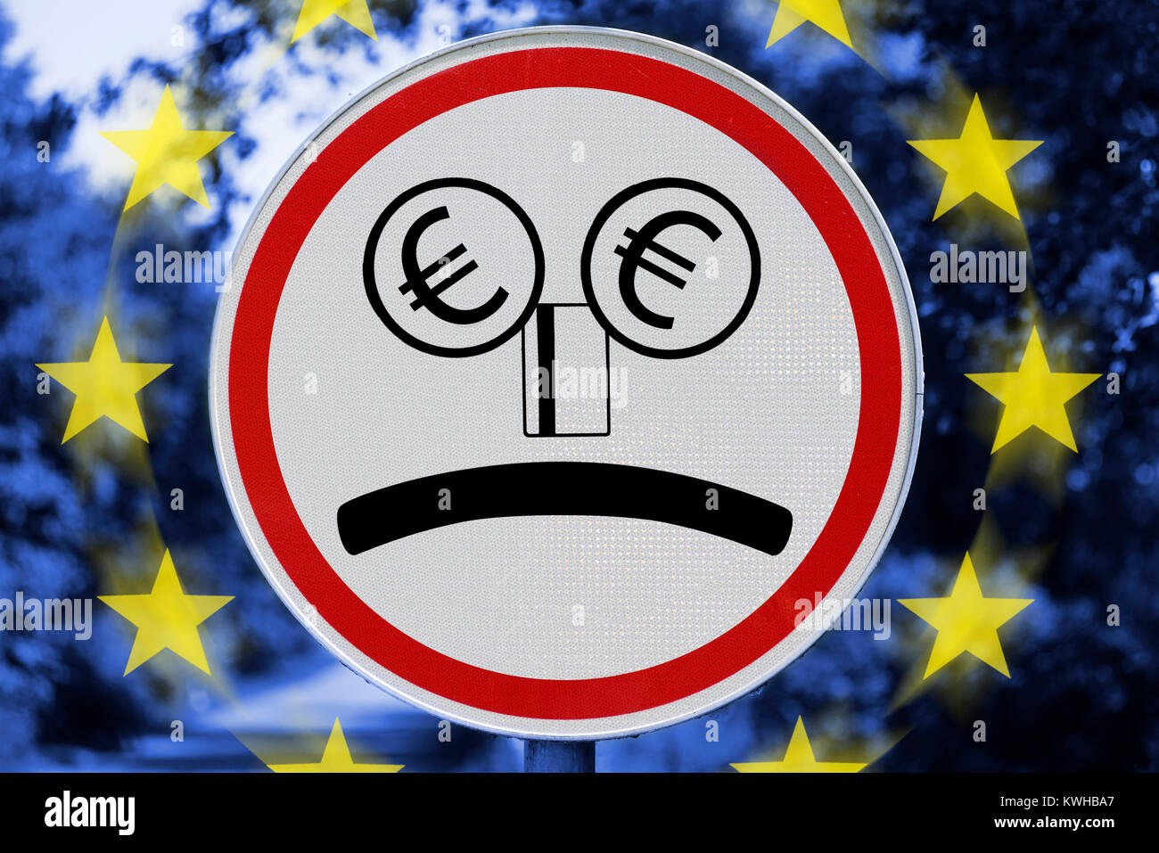 Gebührenfreie Zeichen wie traurige Smiley, die EU hält deutschen Pkw-Pkw-Maut, Maut-Schild als Trauriger Smiley, EU Stoppt Deutsche PKW-Maut Stockfoto