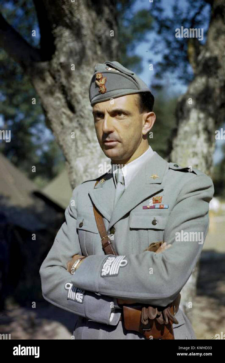 Seine königliche Hoheit Prinz Umberto von Italien, SKH Prinz Umberto bei seinem Besuch der Truppen bei seinem Besuch in der Italienischen Korps der Befreiung, Sparanise und Polipo, Neapel, Italien. 1944 Stockfoto