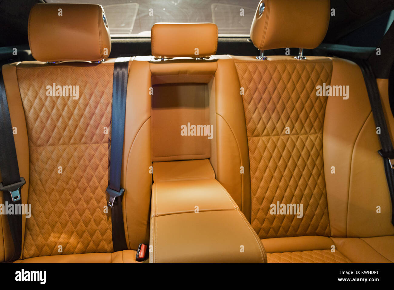 Auto innenraum sitze -Fotos und -Bildmaterial in hoher Auflösung – Alamy