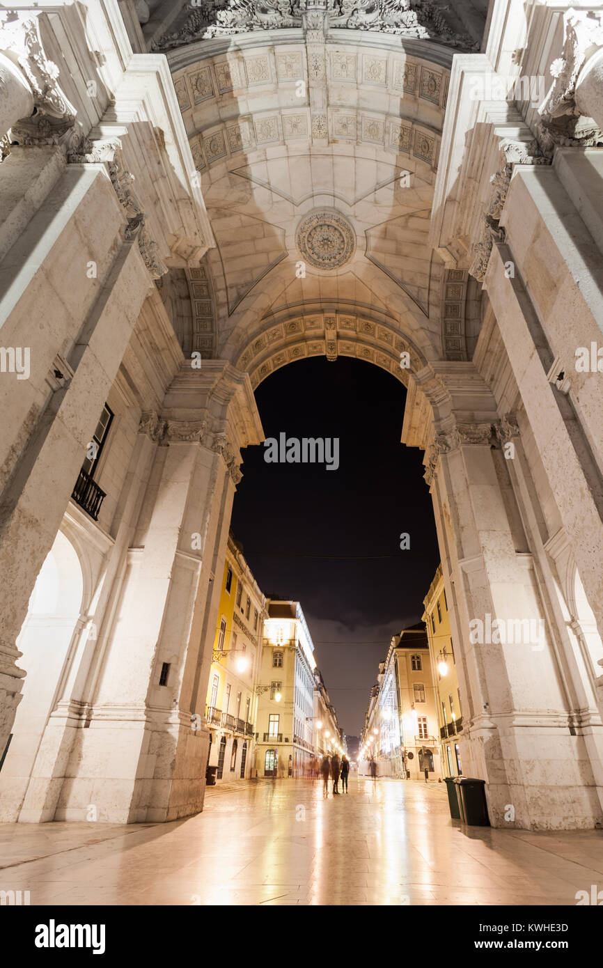 Commerce Square Tor in der Nacht Zeit, Lissabon, Portugal Stockfoto