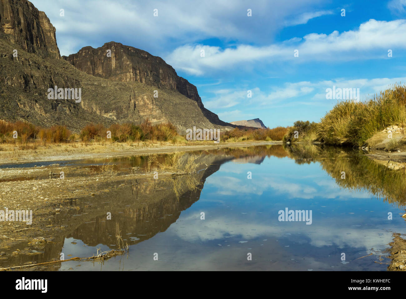 Rio Grande Fluss und Sierra Ponce in Big Bend National Park, Texas Stockfoto