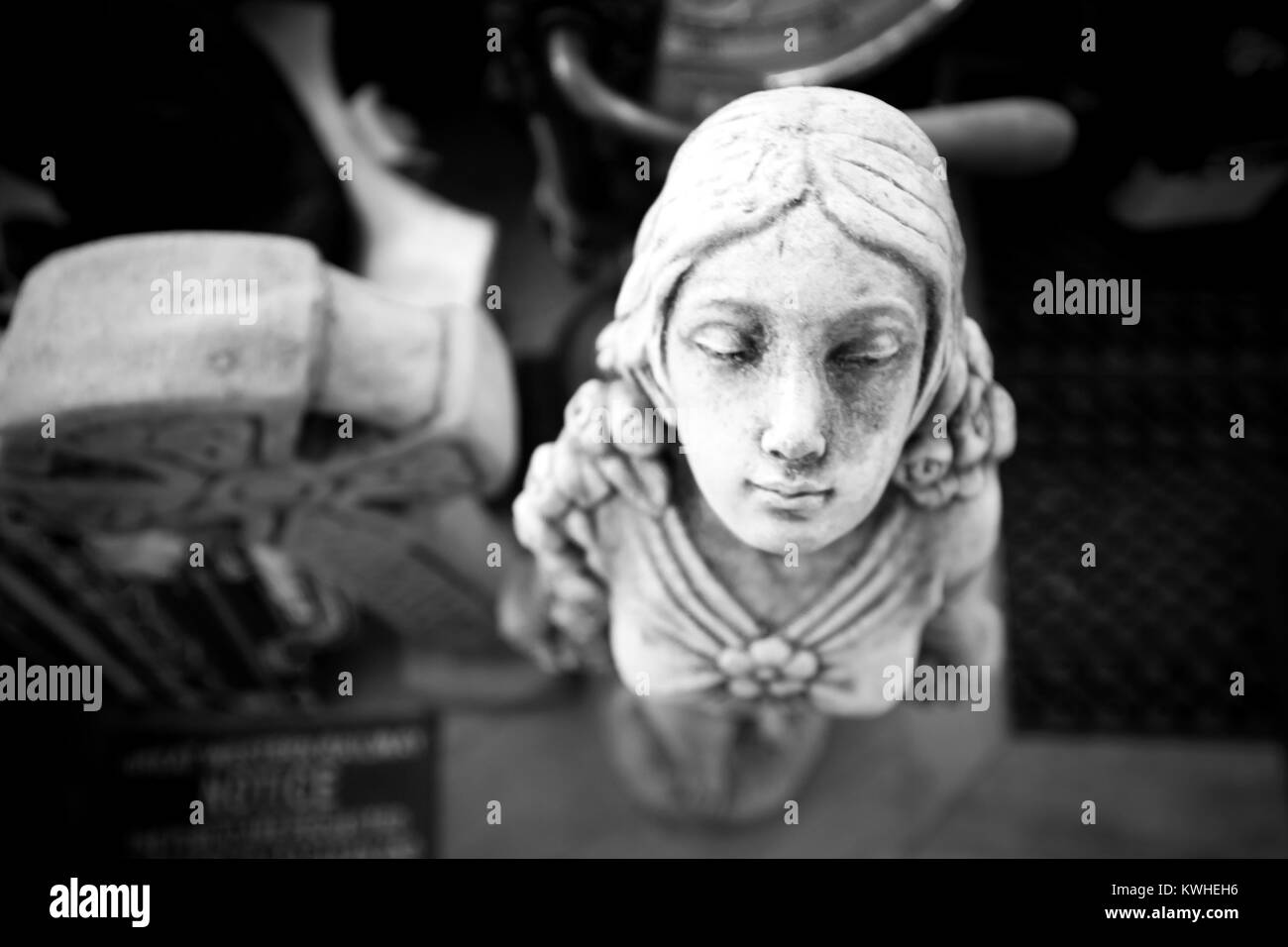 Girl face creepy Fotos und Bildmaterial in hoher Auflösung Alamy