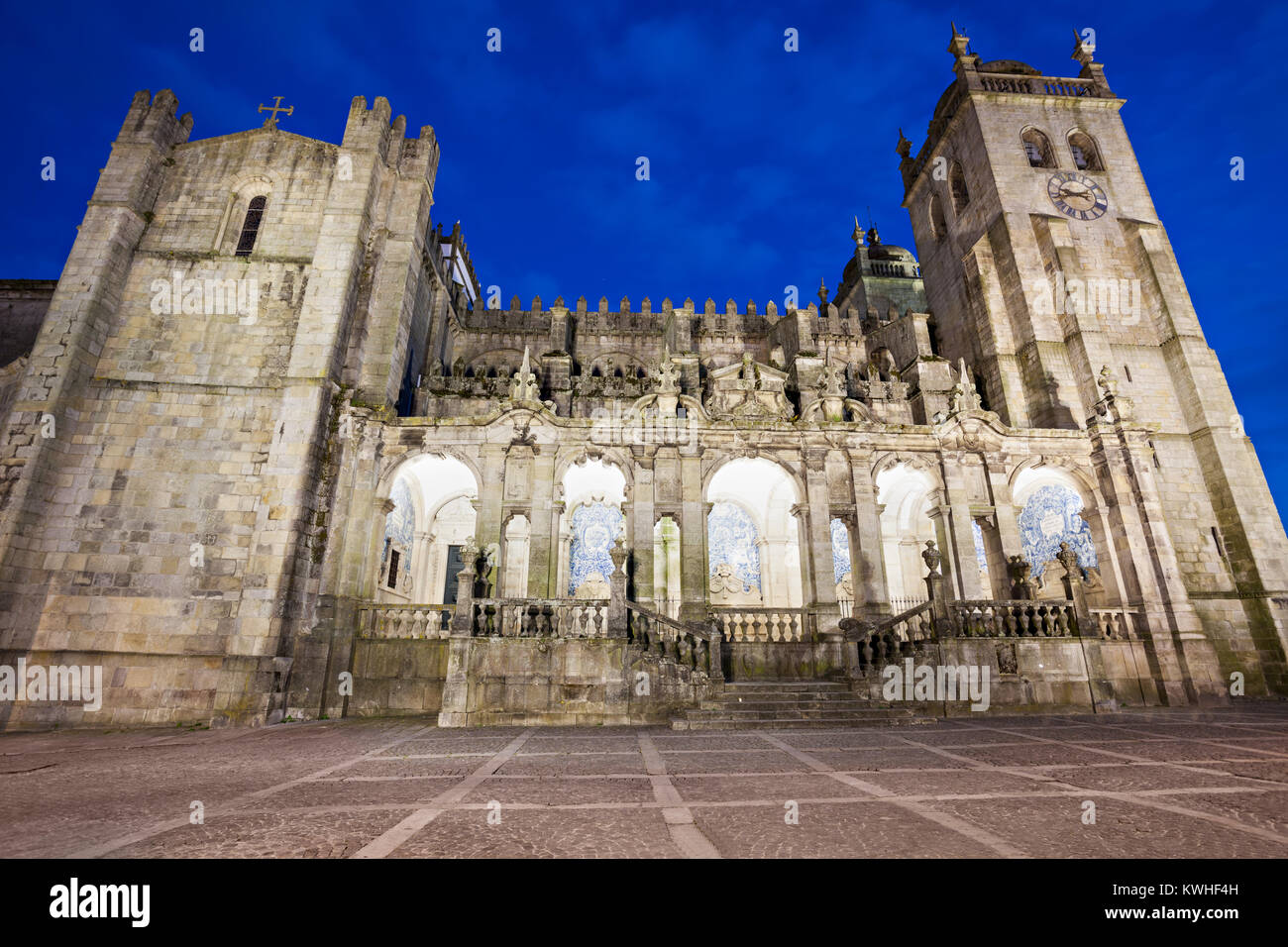 Die Kathedrale von Porto (Se do Porto) ist eines der ältesten Denkmäler und eines der wichtigsten romanischen Bauwerken in Portugal Stockfoto