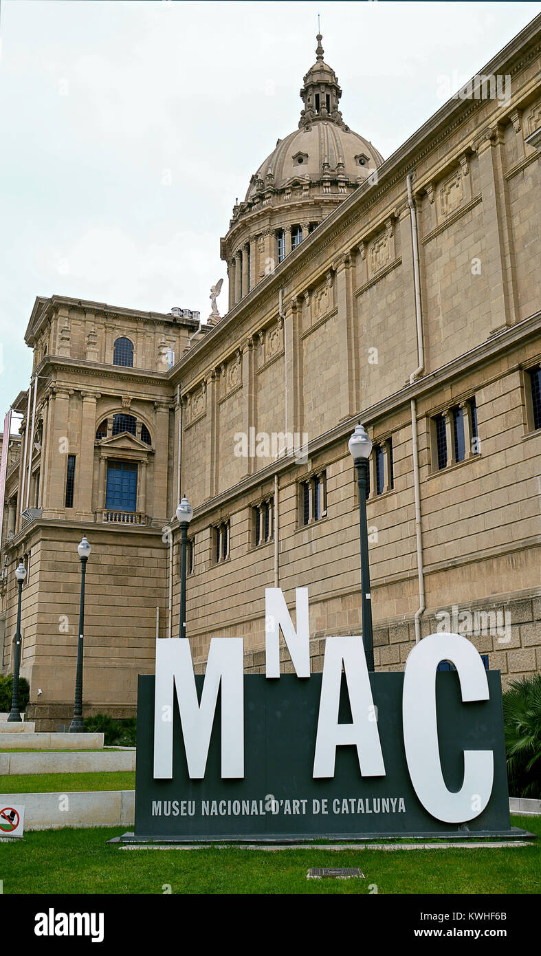 BARCELONA - 10. Dezember 2017: Museu Nacional d'Art de Catalunya (Museum für Katalanische Kunst) Stockfoto